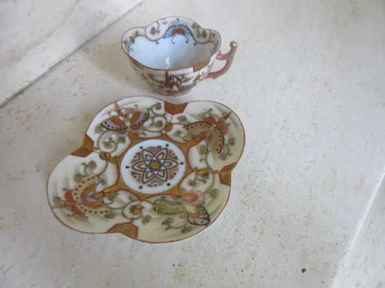 Image 1 of Tazza da tè e piattino orientali antichi, rossi e dorati, contrassegnati sul fondo.