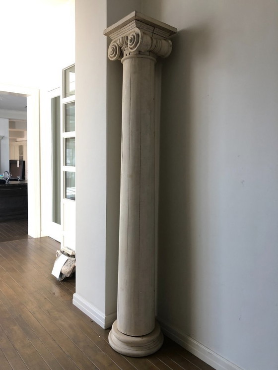 Image 1 of Dekorative, patinierte ionische Säulen aus Holz