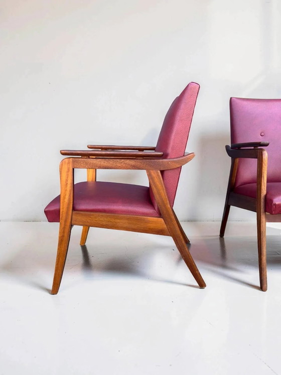 Vintage design armchair set – red skai and teak (1960s) (photo 9 of 13)