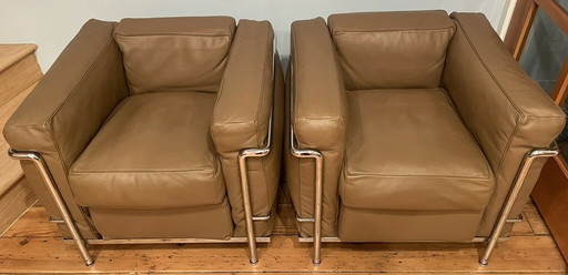 2 Cassina Original LC2 Petit Lounge Chairs in bruin leer