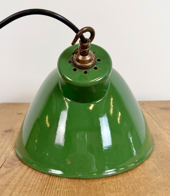 Image 1 of Industriële Britse hanglamp van groen emaille, jaren 60