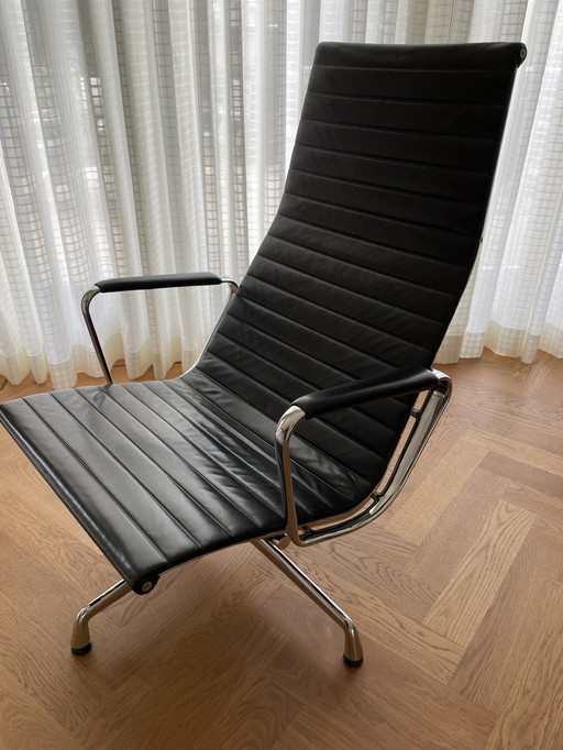 Vitra Eames Ea124 Leder / Chrom