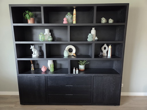 Armoire murale en chêne noir