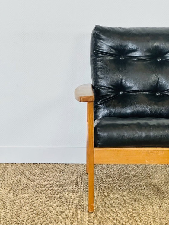 Image 1 of Vintage Scandinavische fauteuil van zwart leer en hout, 1960