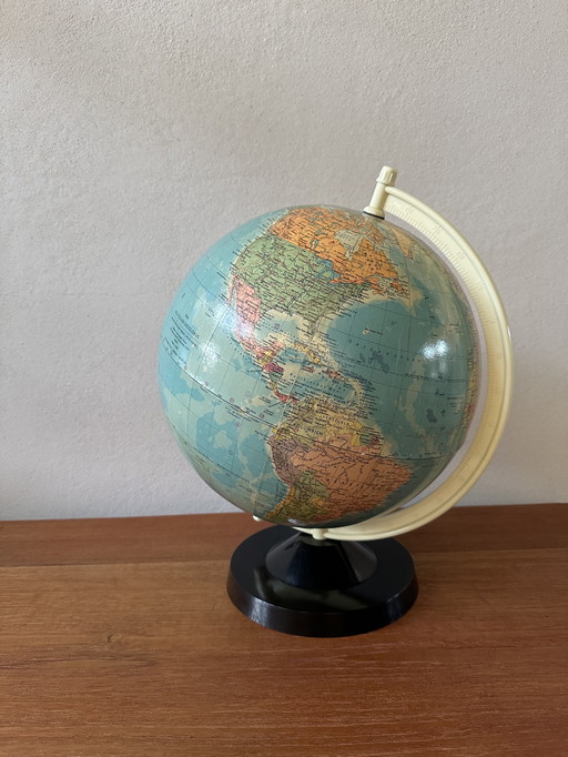 globe politique vintage