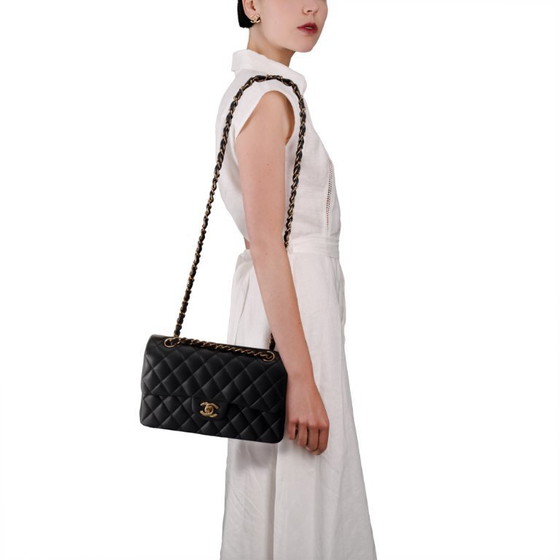 Image 1 of CHANEL Timeless/Classic in schwarzem Leder