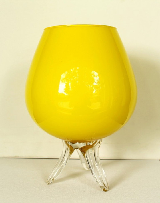 Empoli Tripod Vase Yellow Opal Glass, MCM Italy 1960s/1970s (photo 13 of 14)