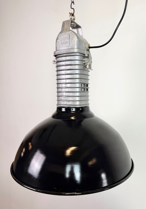 Image 1 of Grote industriële hanglamp van zwart emaille van Philips, jaren 60.