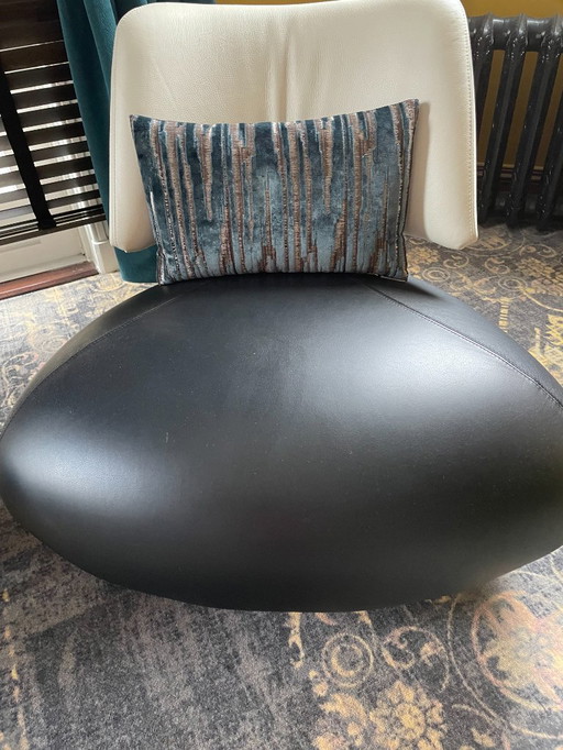 Leolux Pallone + Magnolia Design Coffee Table