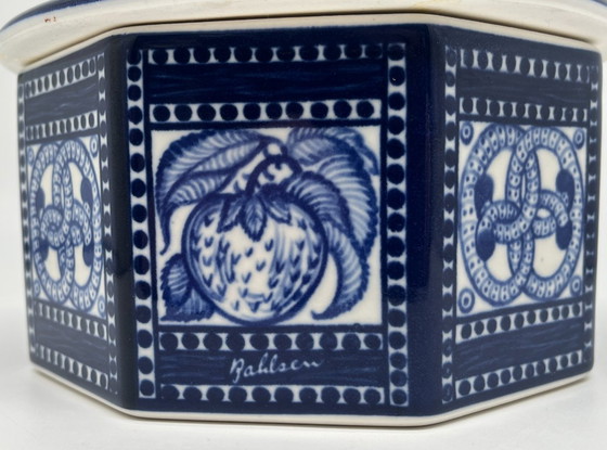 Image 1 of Bahlsen porseleinen koekjespot – Ontwerp door Gertrud Kraut (1914) – Blauw en wit – Duitsland