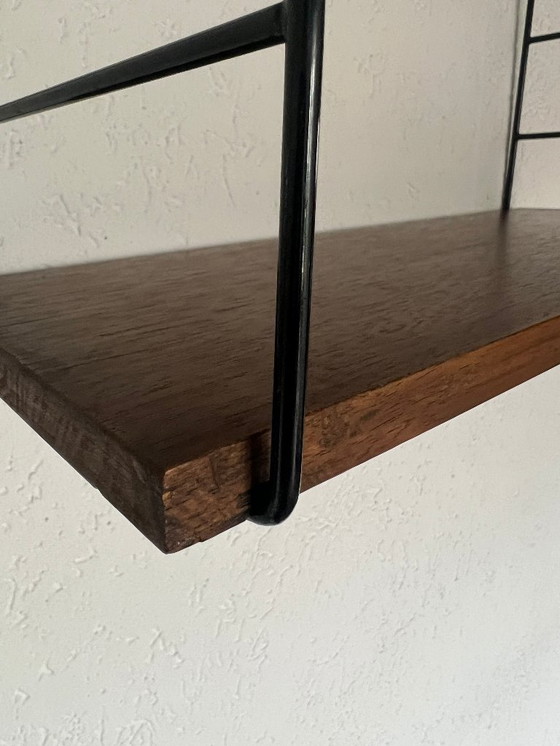 Image 1 of Kompaktes Mid Century String-Regal mit drei Regalböden. Original 1960er Jahre String / Leiter - Regal im Stil von WHB, Nissen un