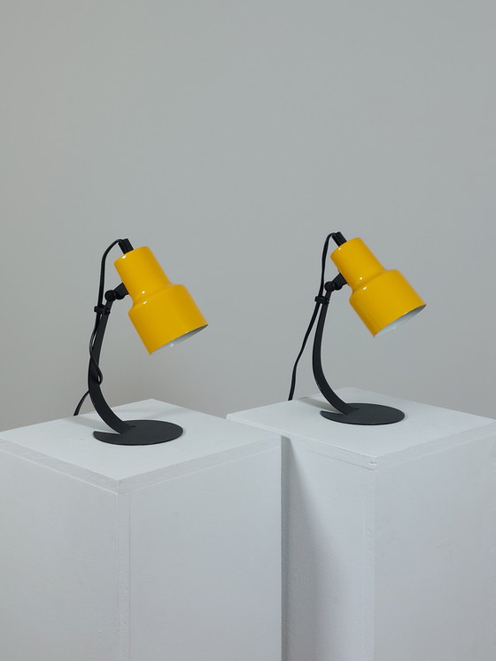 Image 1 of Paar minimalistische gele vintage nachtkastjes