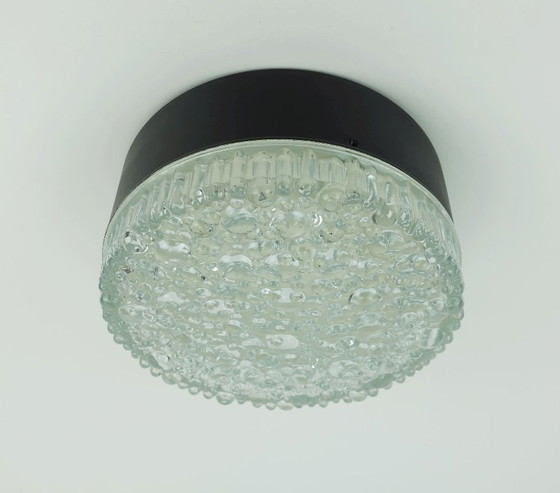 Image 1 of no. 1 di 2 - lampada da soffitto o da parete modello A 226 in vetro strutturato a bolle d'aria 1960 anni '70