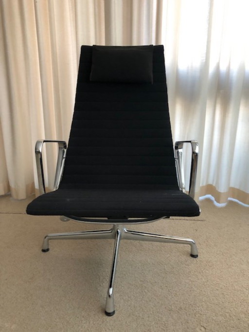 Vitra EA124 lounge chair