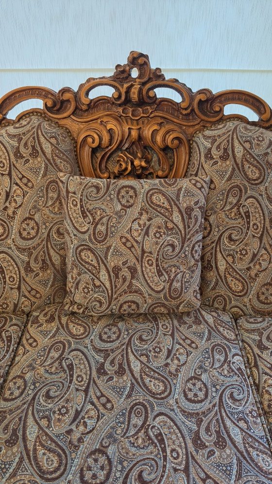 Image 1 of Ensemble de salon baroque trois pièces – Canapé trois places et deux fauteuils – Motifs cachemire