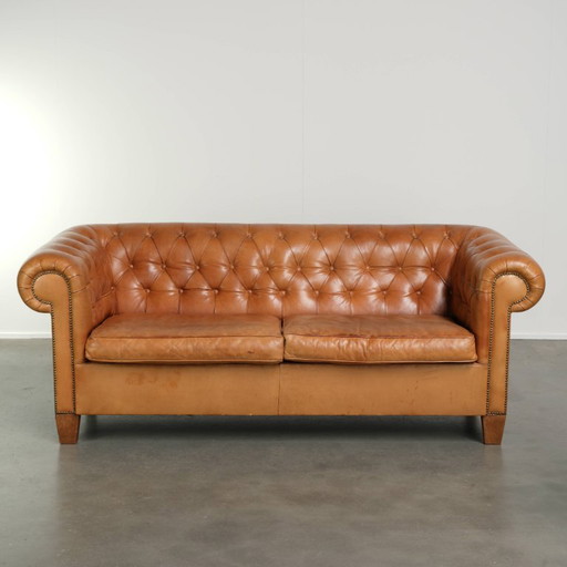 Einzigartiges 2,5-Sitzer Chesterfield Sofa aus Schafsleder in schönem hellem Cognac, in gutem Zustand