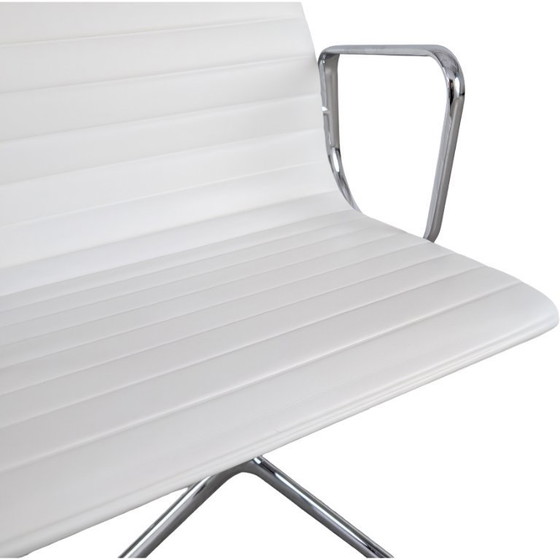 Image 1 of Sedia originale Vitra Charles & Ray Eames EA 108, in pelle, bianco/crema