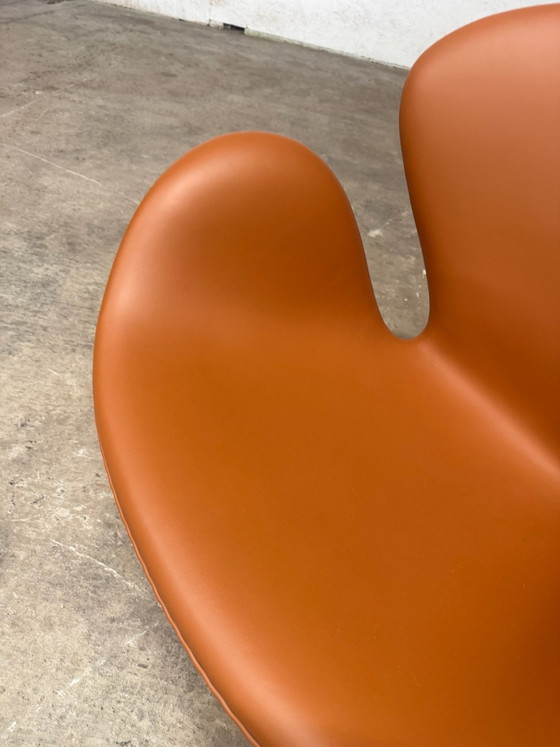 Fritz Hansen Swan chair Cognac leather from 2025!! MINT CONDITION!!, Armchairs, Orange (photo 10 of 15)
