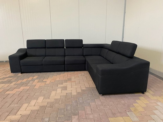 Image 1 of Moderne zwarte stoffen hoekbank