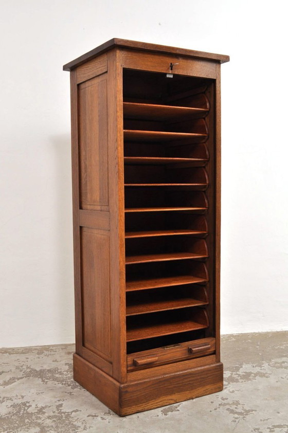 Image 1 of Armario antiguo de roble con puertas enrollables, década de 1900