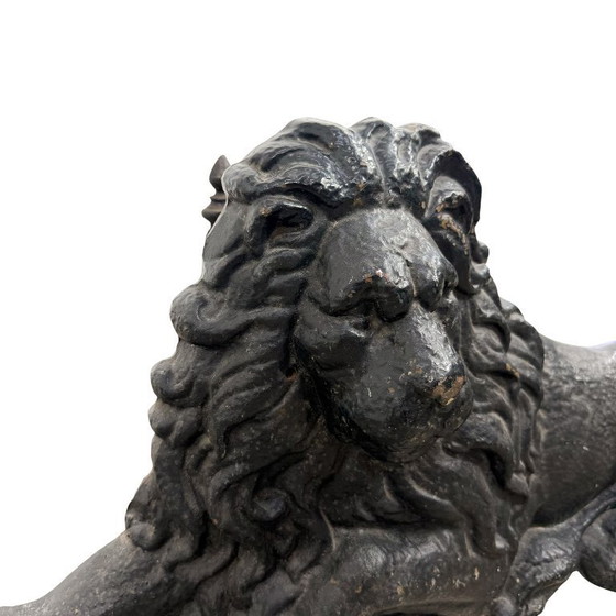 Image 1 of Paire de grattoirs à chaussures/chiens de cheminée anciens en fonte anglaise, représentant un lion et une licorne.