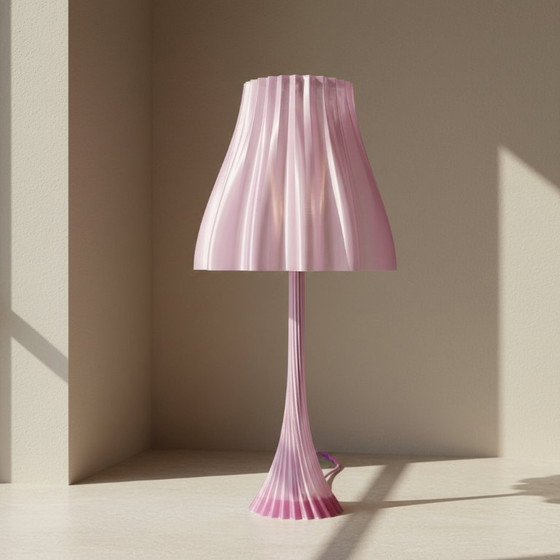 Image 1 of Lámpara de mesa plisada lila – Lámpara de diseño moderno – Iluminación ambiental suave – Decoración del hogar