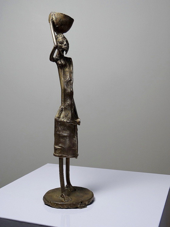 Image 1 of Statuette Africaine Bronze à la Cire Perdue Porteuse d'Eau Burkina Faso