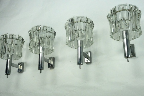 Image 1 of Ensemble de quatre grandes appliques en verre de Murano et en laiton chromé, Italie, années 1960.