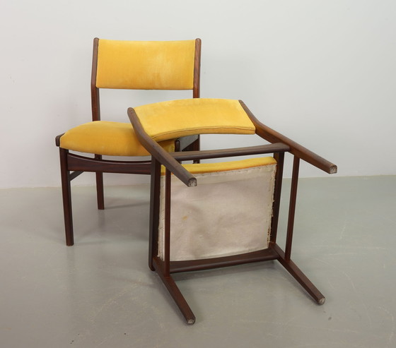 Image 1 of 2 Dutch Vintage Design Teakhouten Eetkamerstoelen met Honinggele Corduroy Stoffering, Nederland, 1960