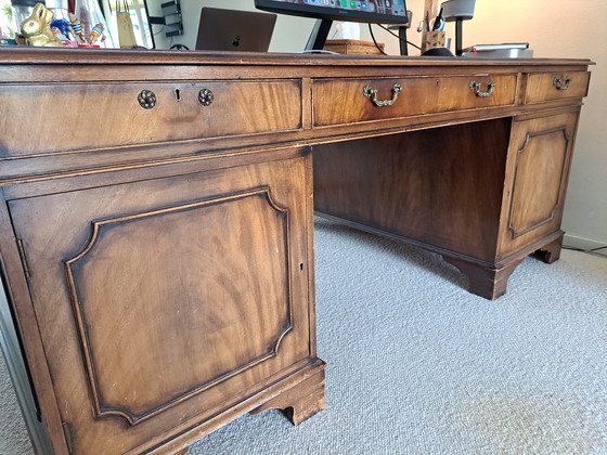 Image 1 of Scrivania antica in noce per due persone