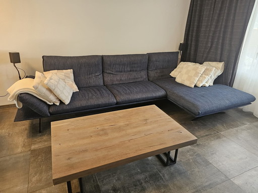 Eckbank und Couchtisch