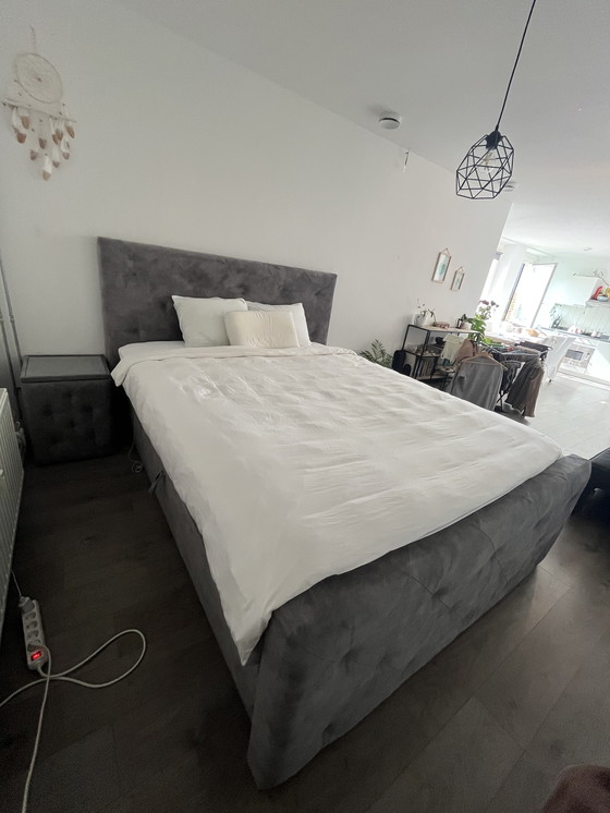 Image 1 of Custom Swiss Sense boxspring met opbergruimte + bijbehorende nachtkastjes