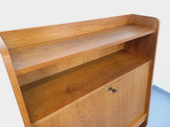 Image 1 of Meuble secrétaire bibliothèque de rangement vintage en bois de chêne des années 60