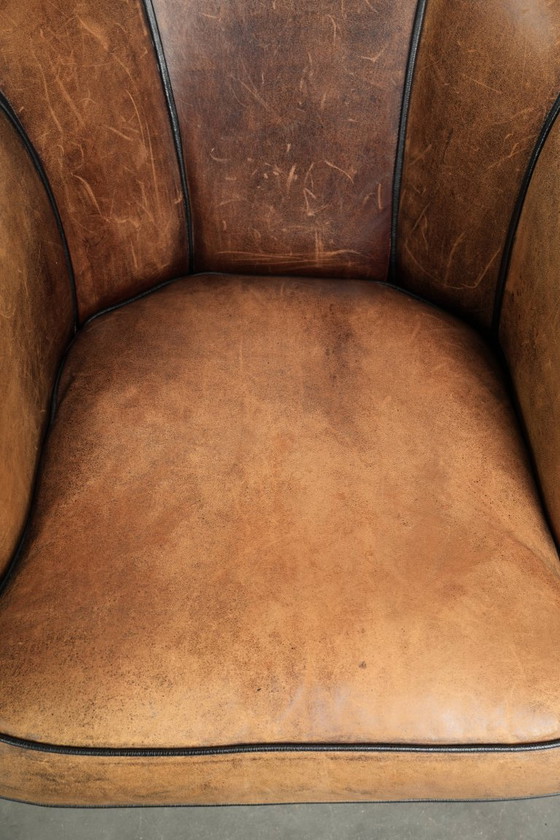 Image 1 of Ensemble robuste de 2 fauteuils club vintage en peau de mouton de style anglais