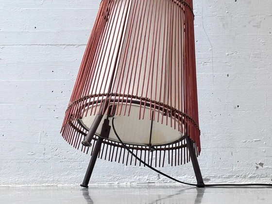 Image 1 of Franse vloerlamp van rotan en bamboe, jaren 60/70.