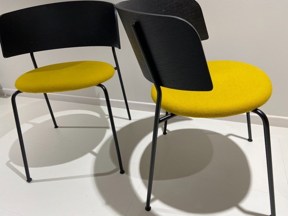 Image 1 of 2x Objekte unserer Tage Wagner gestoffeerde stoel eiken zwart