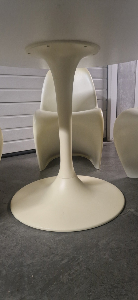 Image 1 of Panton chairs with tulip table