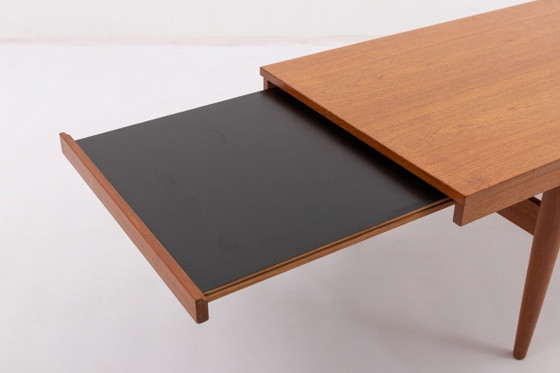 Image 1 of Mesa de centro danesa moderna de teca de la década de 1960