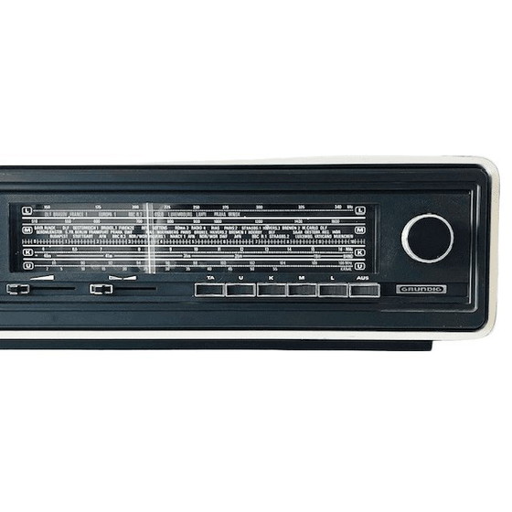 Image 1 of Radio Grundig RF 420 blanca de mediados de siglo, FM, onda media, onda larga y entrada de radio de los años 70.