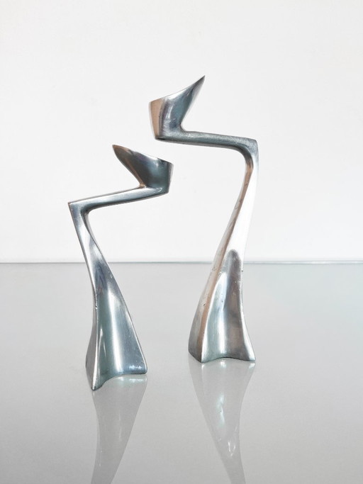 Set di due candelabri a forma di cigno di Matthew Hilton