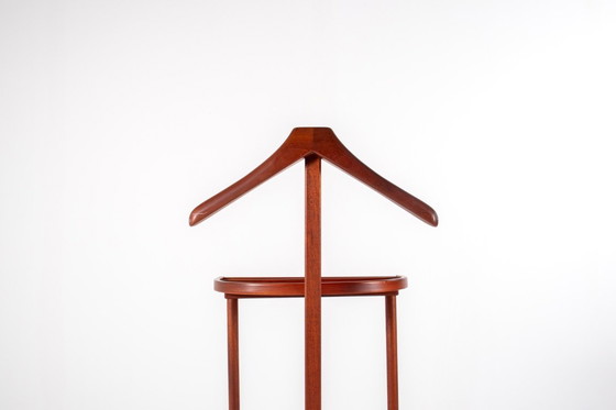 Image 1 of Teakhouten herenvaletstandaard op wielen uit het midden van de 20e eeuw, jaren 60.