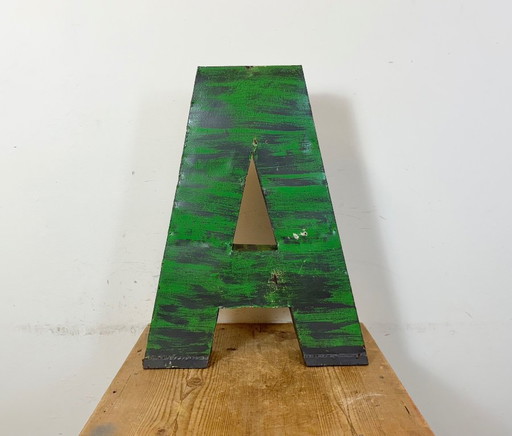 Großer, antiker grüner Eisenfassadenbuchstabe A, 1970er Jahre