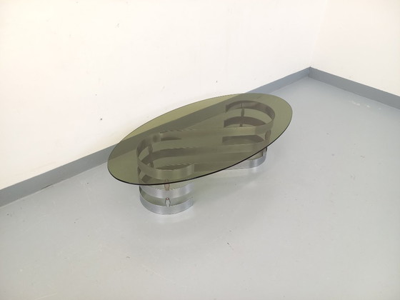 Image 1 of Vintage ovale salontafel van rookglas en verchroomd metaal uit de jaren 70.