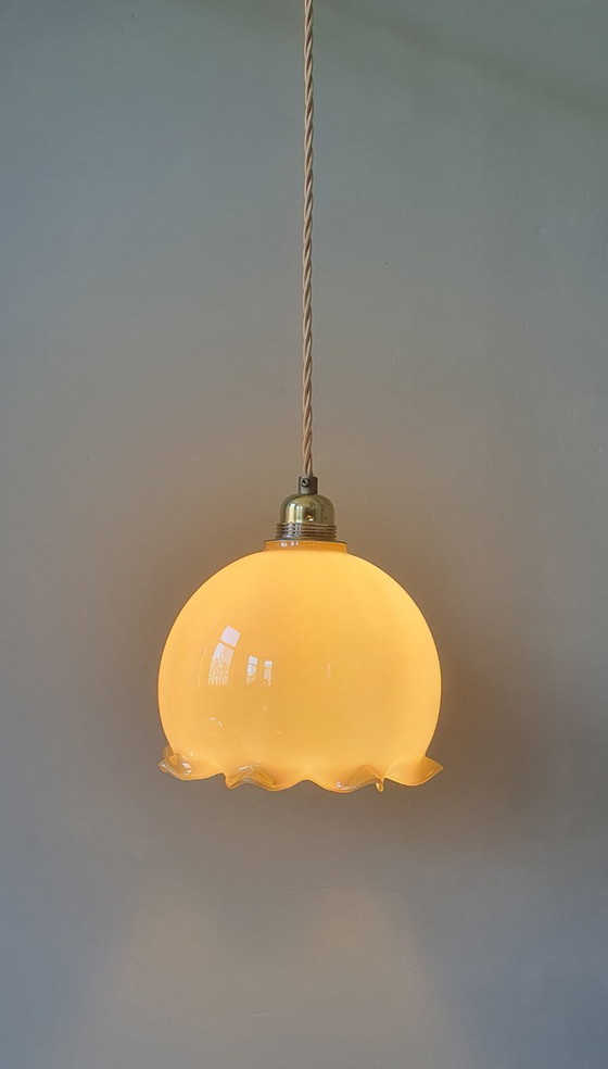 Image 1 of Vintage opaline hanglamp in kelkvorm met parelmoer glans. 