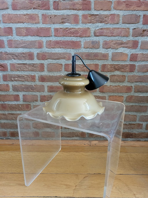 Lampe suspendue vintage en opaline avec plis en massire marron