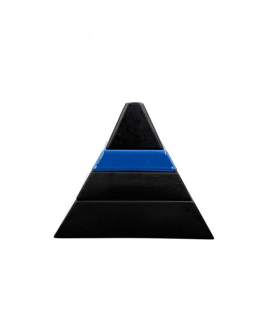 Image 1 of Cendriers empilés en céramique en forme de pyramide / centre de table, Amalgames France années 1980