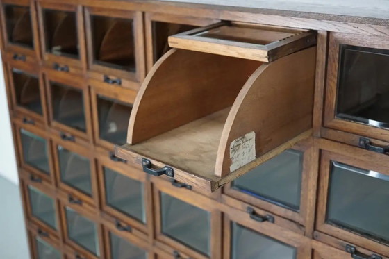 Image 1 of Mobiletto antico tedesco in rovere per merceria, anni '20/'30