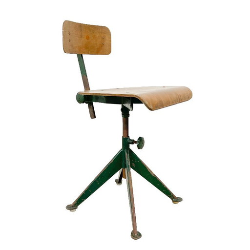 Industrieller Hocker mit Holzsitz und Rückenlehne, grün