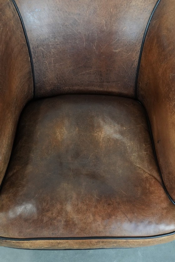 Image 1 of 2 x Vintage schapenleren clubfauteuil met een mooi patina