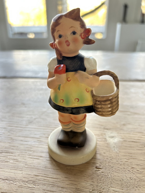 Image 1 of J Hummel Figurines - Fille de l'oie